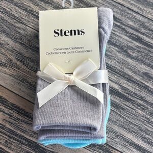 stem Cashmere Socks in Gray and Blue
